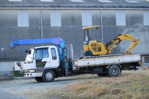 Heavy equipment truck